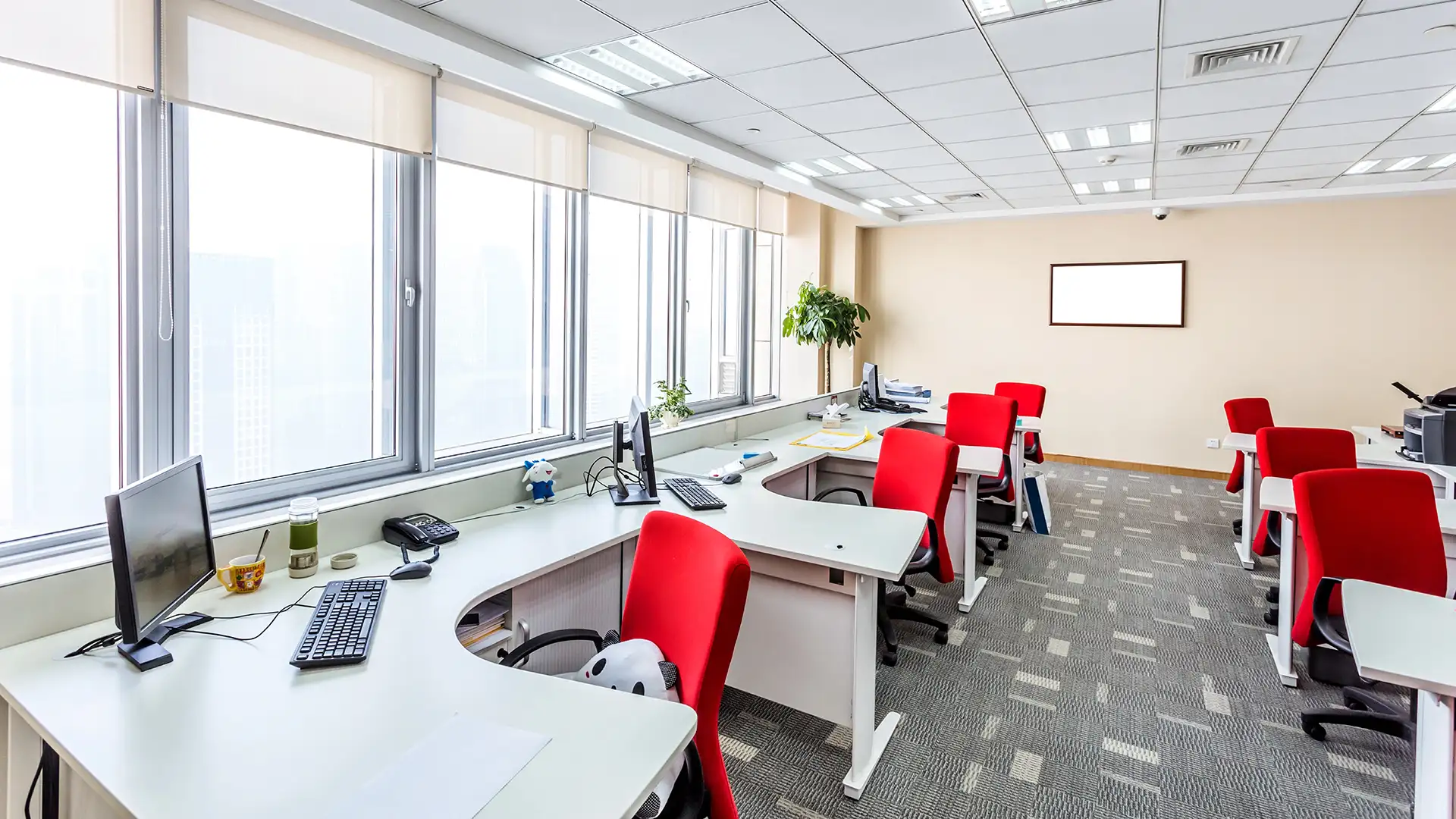 Empty office prepared for lease with commercial cleaning in Davie
