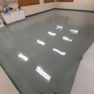 Polished floor with lasting shine after commercial floor waxing in Coral Springs